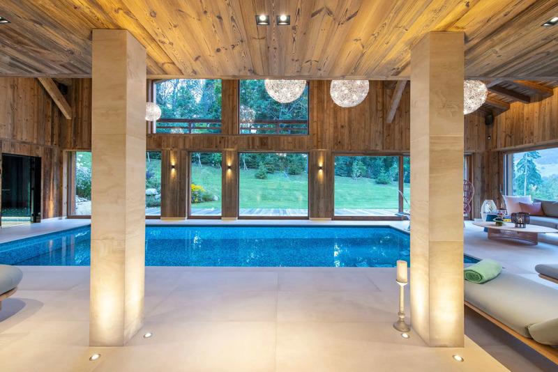 Chalet in Megève with a sauna, steam room and hot tub