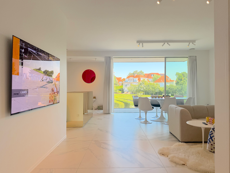 Living room of the Knokke apartment with a view of the park — Zoute Exclusive, Knokke-Le Zoute