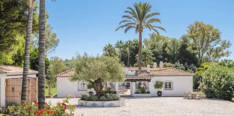 JAMES the BnB Butler Marbella full service luxury holiday villa rental and Yacht charters villa Cortijolas Tortugas, Seafront Marbella, Vacation Marbella rentals, Boasters Black Marbella, Baindoux Marbella