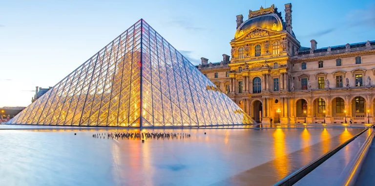 JAMES the BnB Butler Paris luxury boutique hotel apartment with pool Eiffel tower Paris Maison Montespan Paris Center