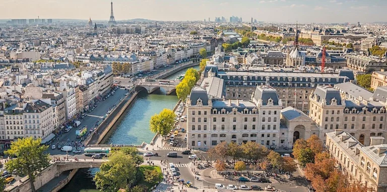 JAMES the BnB Butler Paris luxury boutique hotel apartment with pool Eiffel tower Paris Maison Montespan Paris Center