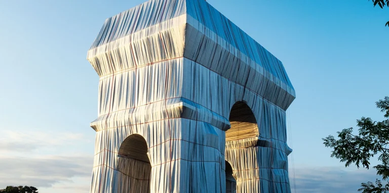 JAMES the BnB Butler Paris luxury boutique hotel apartment with pool Eiffel tower Paris Maison Montespan Paris Center