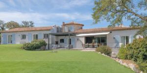JAMES-the-BnB-Butler-Cote-dAzur-villa-rental-yacht-domaine-sainte-maxime.jpg