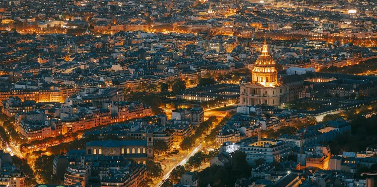 JAMES-the-BnB-Butler-Paris-luxury-boutique-hotel-apartment-with-pool-Eiffel-tower-Paris-Maison-Montespan-Paris-Center-4.webp