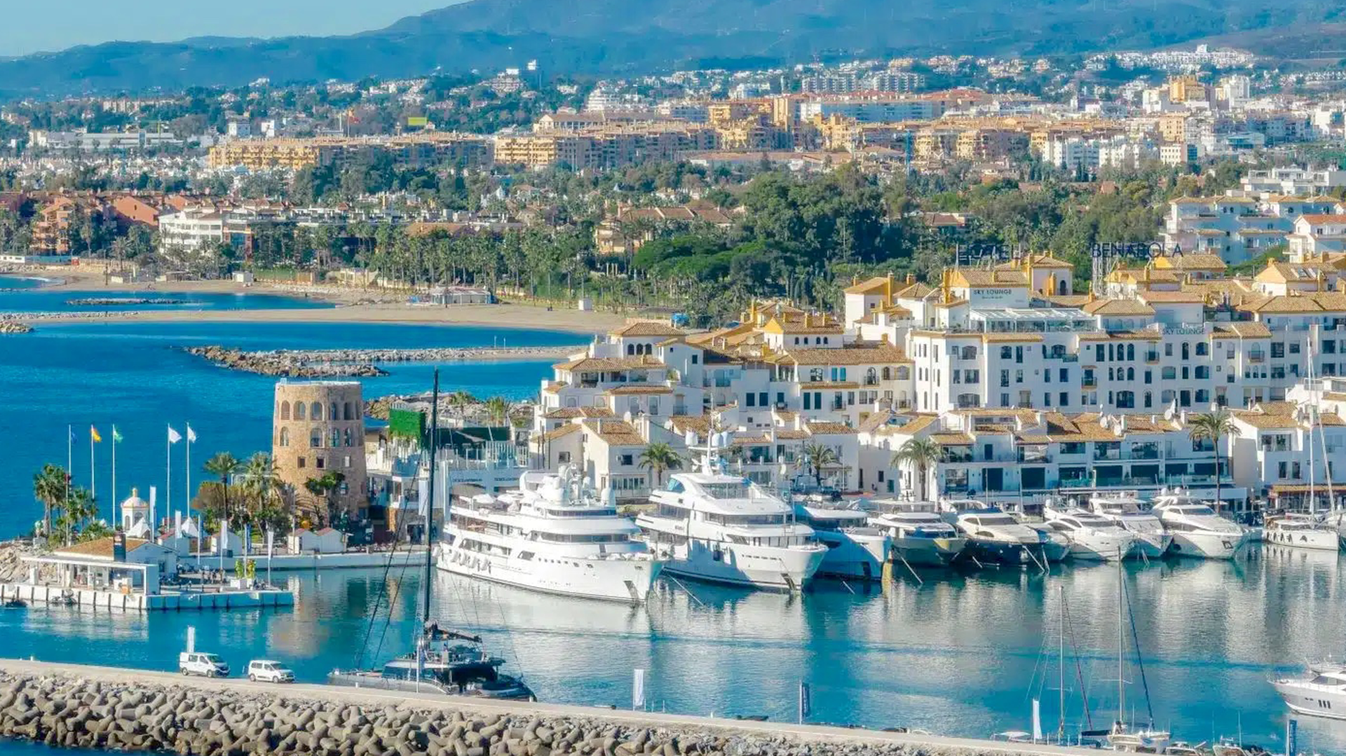 JAMES the BnB Butler Marbella full service luxury holiday villa rental and Yacht charters villa Cortijolas Tortugas, Seafront Marbella, Vacation Marbella rentals, Boasters Black Marbella, Baindoux Marbella