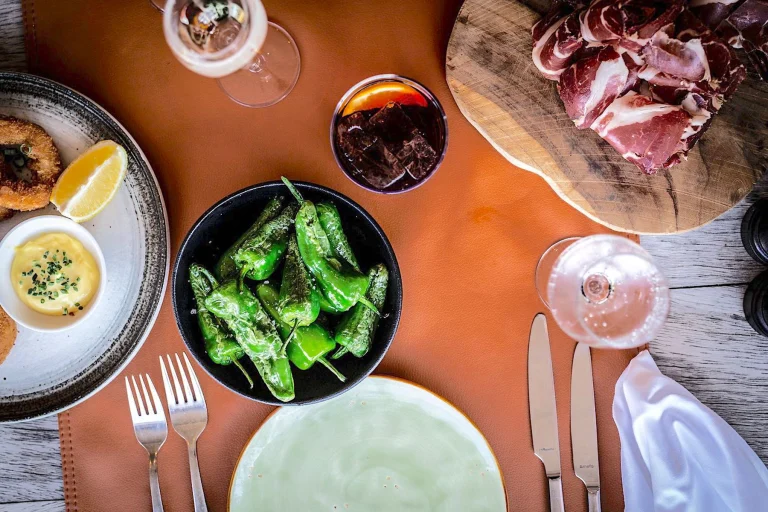 Restaurant la Sapinière Knokke, chef Peter de Clercq Sapiniere, Peter de Clercq BBQ, JAMES the BnB Butler Knokke le Zoute full service luxury holiday villa & apartment rental Knokke, Zoute Exclusive Knokke, Master AirBnB Knokke, AirBnB Knokke, Tine Immo, Immo pallen, villa huren knokke, JAMES Knokke, Nice2Stay Knokke, Immo Bis, seizoensverhuur Knokke, Luxury Real Estate Knokke, Luxe Vastgoed Knokke, Knokke Hippique, Zoute Grand Prix, Zoute GP