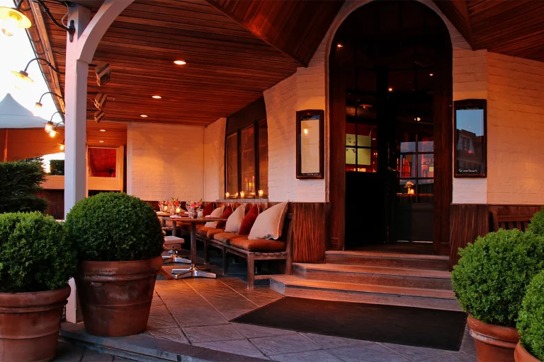 Restaurant la Sapinière Knokke, chef Peter de Clercq Sapiniere, Peter de Clercq BBQ, JAMES the BnB Butler Knokke le Zoute full service luxury holiday villa & apartment rental Knokke, Zoute Exclusive Knokke, Master AirBnB Knokke, AirBnB Knokke, Tine Immo, Immo pallen, villa huren knokke, JAMES Knokke, Nice2Stay Knokke, Immo Bis, seizoensverhuur Knokke, Luxury Real Estate Knokke, Luxe Vastgoed Knokke, Knokke Hippique, Zoute Grand Prix, Zoute GP