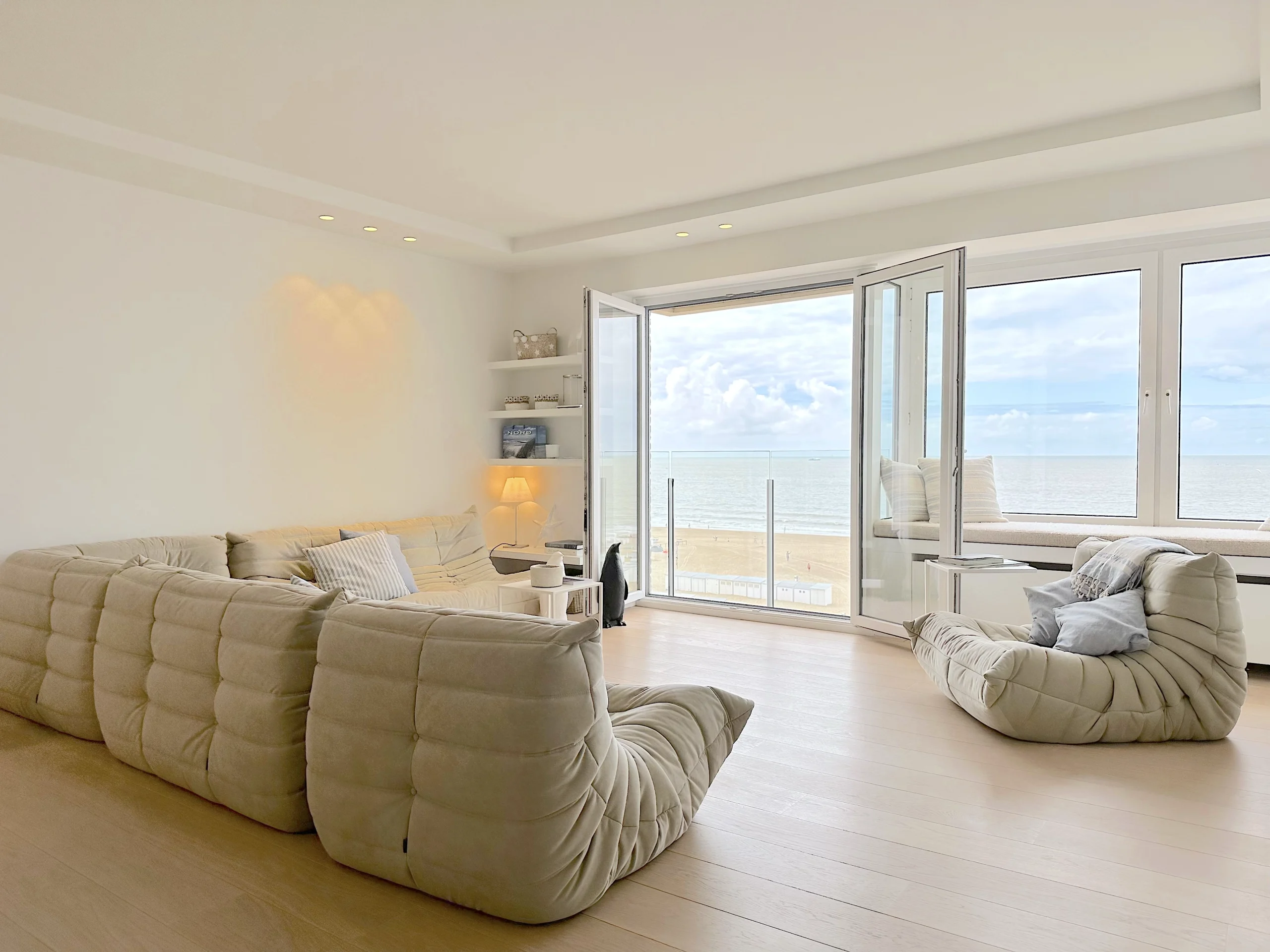 J007.61 luxury apartment with sea view for rent Knokke le Zoute, JAMES the BnB Butler Knokke le Zoute, villa for rent Knokke, Apartment for rent knokke, apartment with sea view for rent Knokke, villa airbnb knokke, apartment airbnb knokke, villa with pool knokke, villa knokke off, Zoute Exclusive Knokke, Master AirBnB Knokke, AirBnB Knokke, Tine Immo, Immo pallen, villa rental knokke, JAMES Knokke, Nice2Stay Knokke, Immo Bis, holiday rental Knokke, holiday villa Knokke, luxury villa rental knokke, Luxury real estate Knokke, Knokke Hippique, Zoute Grand Prix, Zoute GP knokke