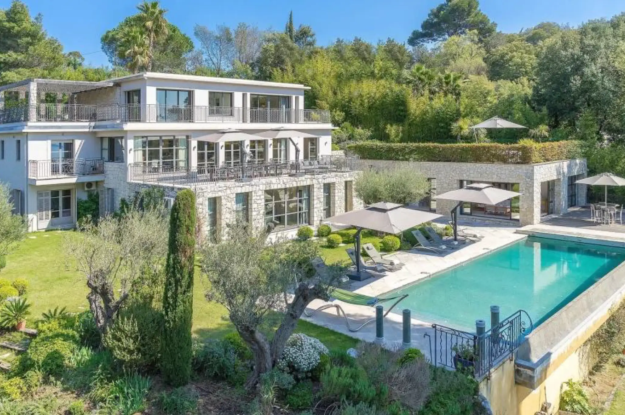 le collectionist cannes, villa with pool for rent Cannes, Cannes villa, holiday villa cannes, rent villa cannes, concierge service cannes, james cannes, villa for rent cannes, villa airbnb cannes, villa with pool cannes, holiday villa with pool cannes, concierge service Cannes, private chef Cannes, butler cannes, yacht charter cannes