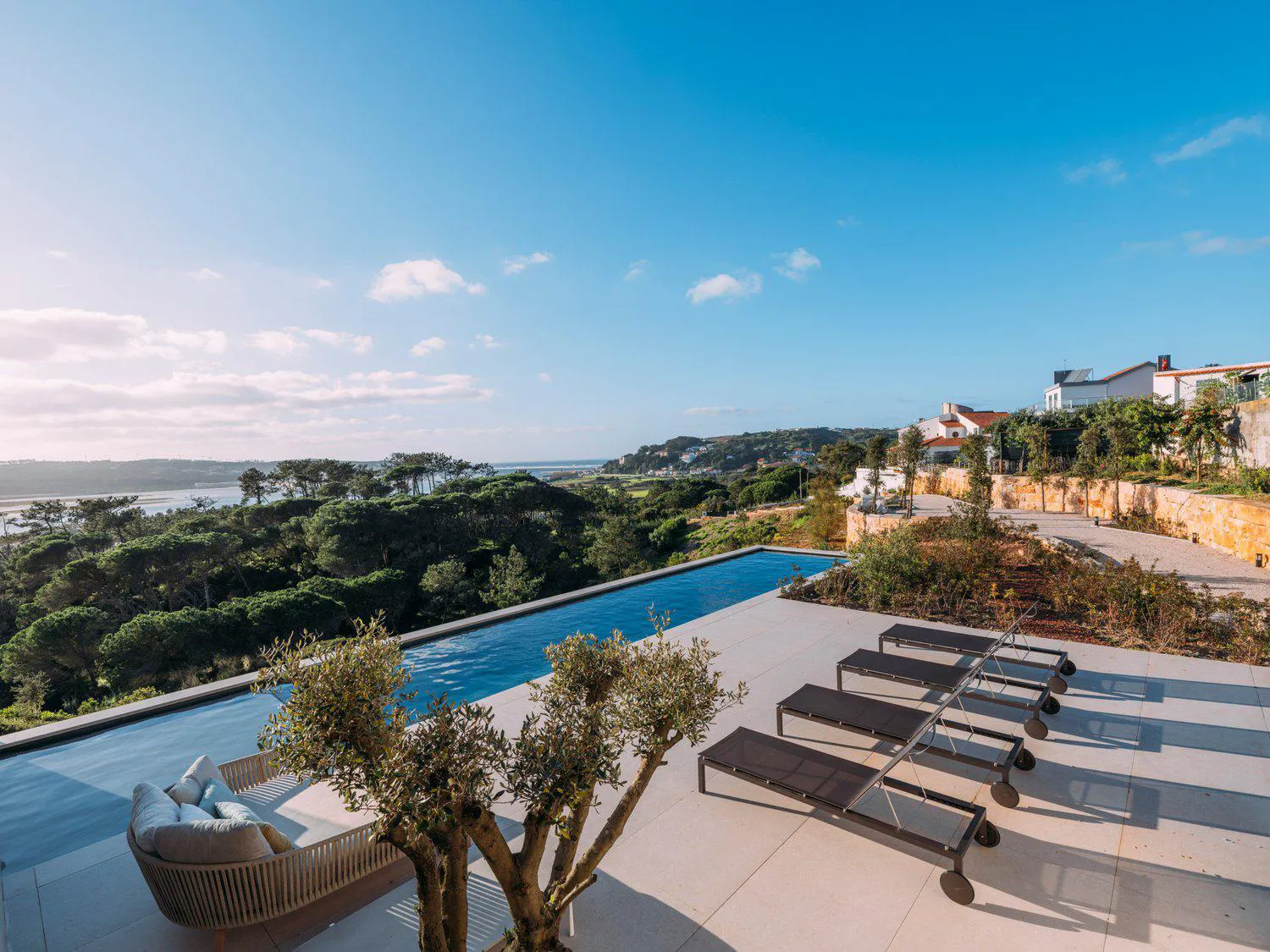 luxury villa Foz do Arelho, villa rental Foz do Arelho, holiday villa with pool Foz do Arelho, villa with pool portugal, holiday villa with pool portugal, luxury rentals portugal, james Foz do Arelho portugal, james the bnb butler portugal, le collectionist potugal, villa le collectionist Foz do Arelho
