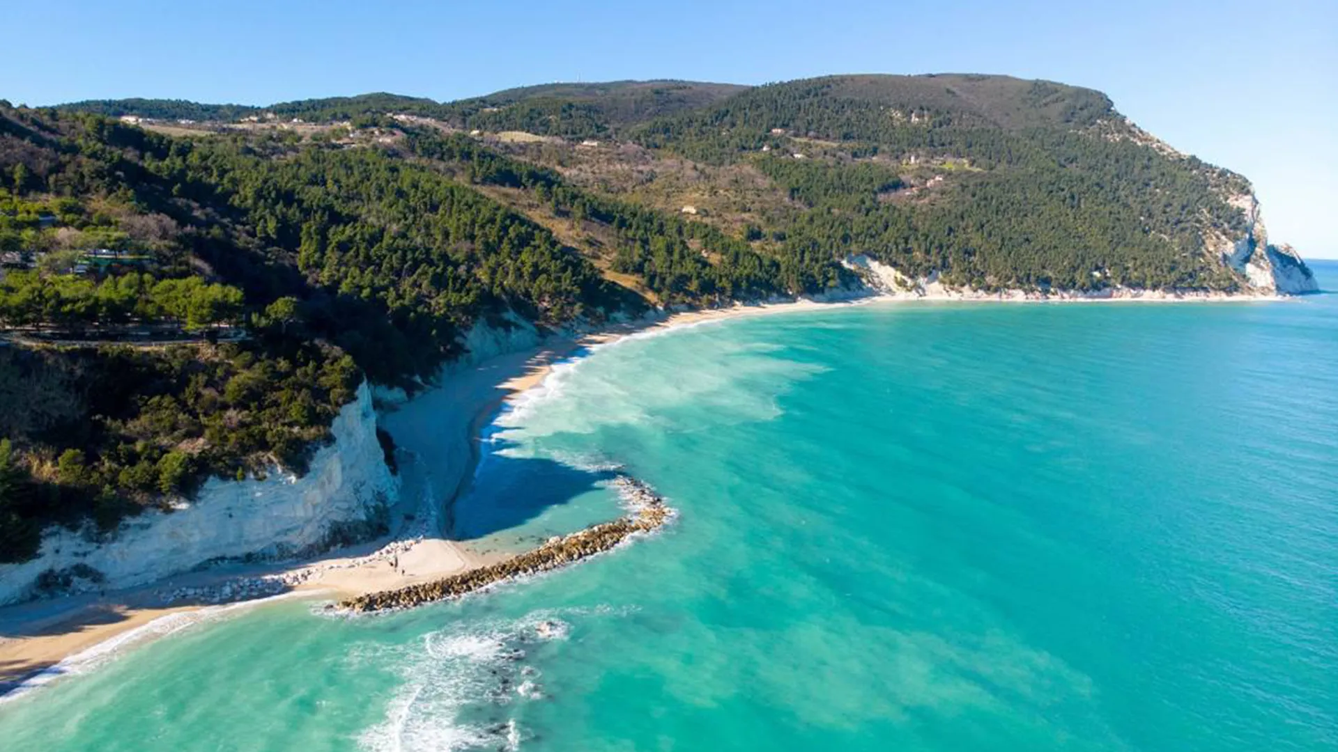 luxury villa le Marche, villa rental le Marche, holiday villa with pool le Marche, villa with pool umbria, holiday villa with pool tuscany, luxury rentals le Marche, james le Marche