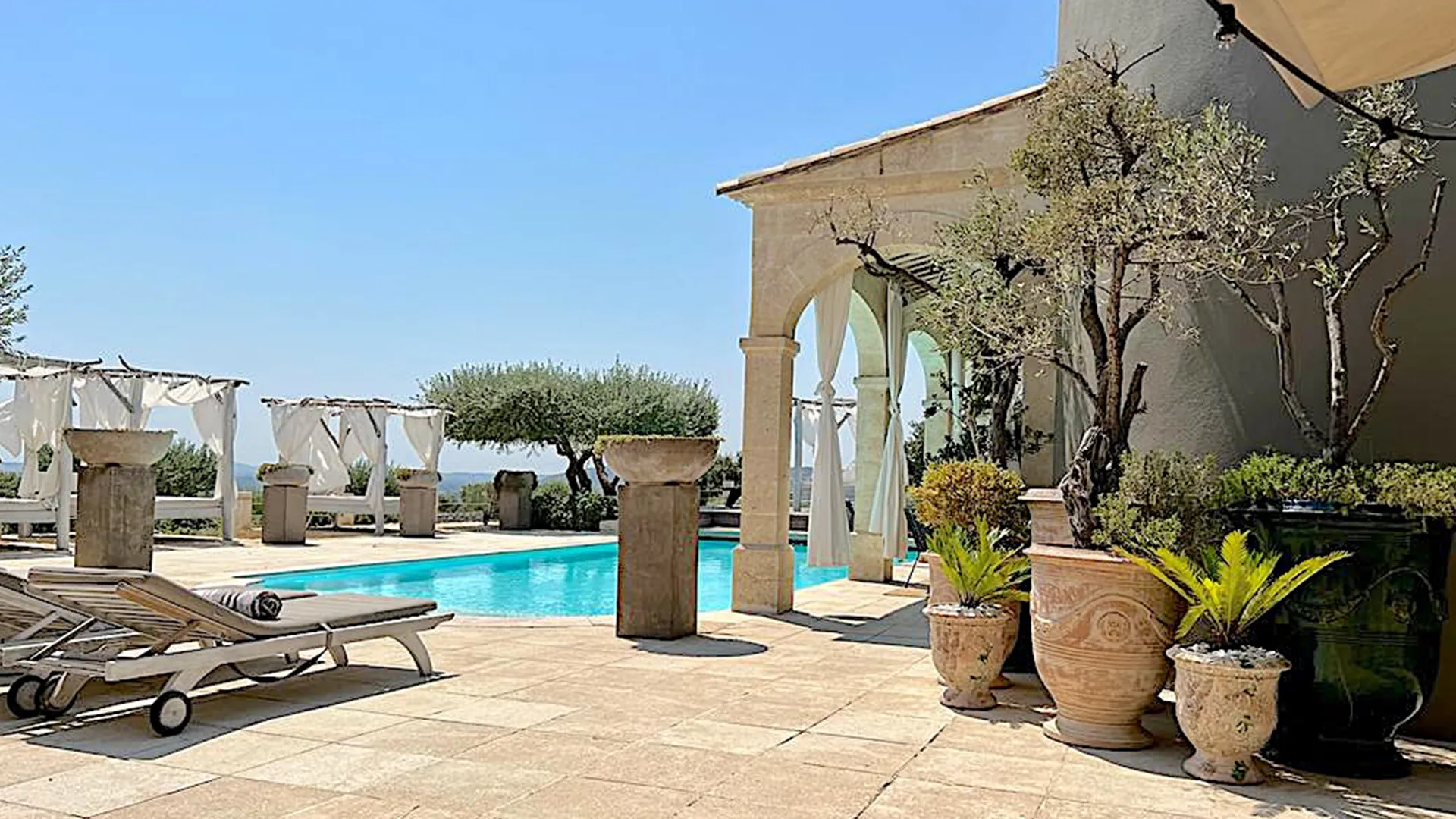 le collectionist, villa ilse de meulemeester, ilse de meulemeester, villa Pont-du-Gard, villa Bastide Garriga, villa Bastide Garriga france, Bastide Garriga ilse de meuelemeester, luxury villa rental Provence, villa with pool Castillon-du-Gard, luxury villa Gordes, Provence villa with view, holiday villa Luberon, luxury holiday home Provence, Gordes villa rental, private villa near Avignon, luxury farmhouse Provence, exclusive villa Luberon, villa with pool Gordes, Provence vacation villa, luxury rental Castillon-du-Gard, charming villa Provence, 5-star villa Gordes, private estate Provence, luxury home rent Gordes, Provence villa with garden, villa rental near Pont du Gard, boutique villa Provence