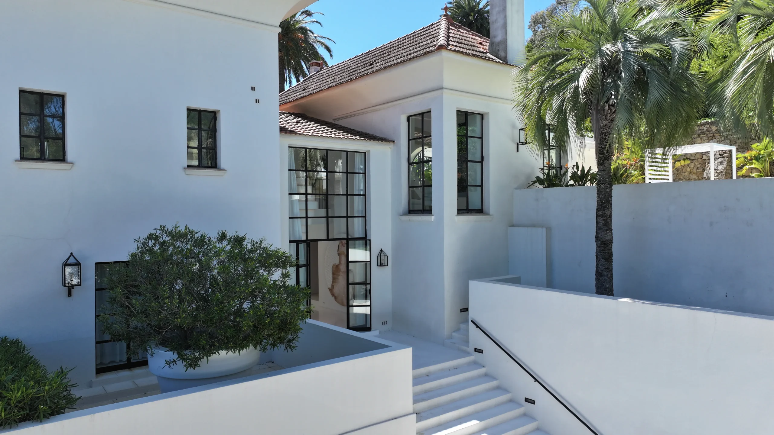 FCD24, villa with pool for rent Ramatuelle, St Tropez villa, holiday villa Saint Tropez, rent villa st tropez, concierge service st tropez, james st tropez, villa for rent saint tropez, villa airbnb st tropez, villa bianca st tropez, holiday villa with pool st tropez, casa bianca st tropez, private chef saint tropez, butler st tropez, casa bianca ramatuelle, villa casa bianca ramatuelle st tropez