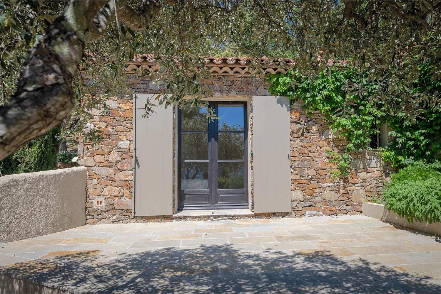 le collectionist grimaud, knight frank grimaud, bo house saint tropez, james villa grimaud, james st tropez, luxury villa Grimaud, Grimaud holiday rental, villa rental Grimaud France, luxury holiday home Grimaud, Grimaud vacation villa, luxury rentals Provence, villa with pool Grimaud, Grimaud beachfront villa, Properties Grimaud for rent, luxury Provence Côte d’Azur rentals, Grimaud holiday villa, high end holiday rental Grimaud, Grimaud luxury accommodation, villa hire Grimaud, exclusive villa Grimaud, luxury villa Côte d’Azur, Grimaud villa with sea view, premium holiday home Provence, upscale villa Grimaud, Grimaud luxury villa rental, luxury getaway Grimaud, villa for groups Grimaud, private villa Grimaud France, luxury holiday rentals French Riviera, Grimaud villa close to beach, villas luxury Provence, Grimaud vacation home, best villas Grimaud, luxury holiday Grimaud Côte d’Azur, luxury lodgings Grimaud., Grimaud Villa Belle Vue Saint Tropez, Villa Jan des Bouvrie Saint Tropez, Saint Tropez JAMES the BnB Butler full service luxury holiday rentals villa rental & yacht charter Villa Rental Saint Tropez Charles Ulysse Villa Juno Saint Tropez Ask Conciergerie