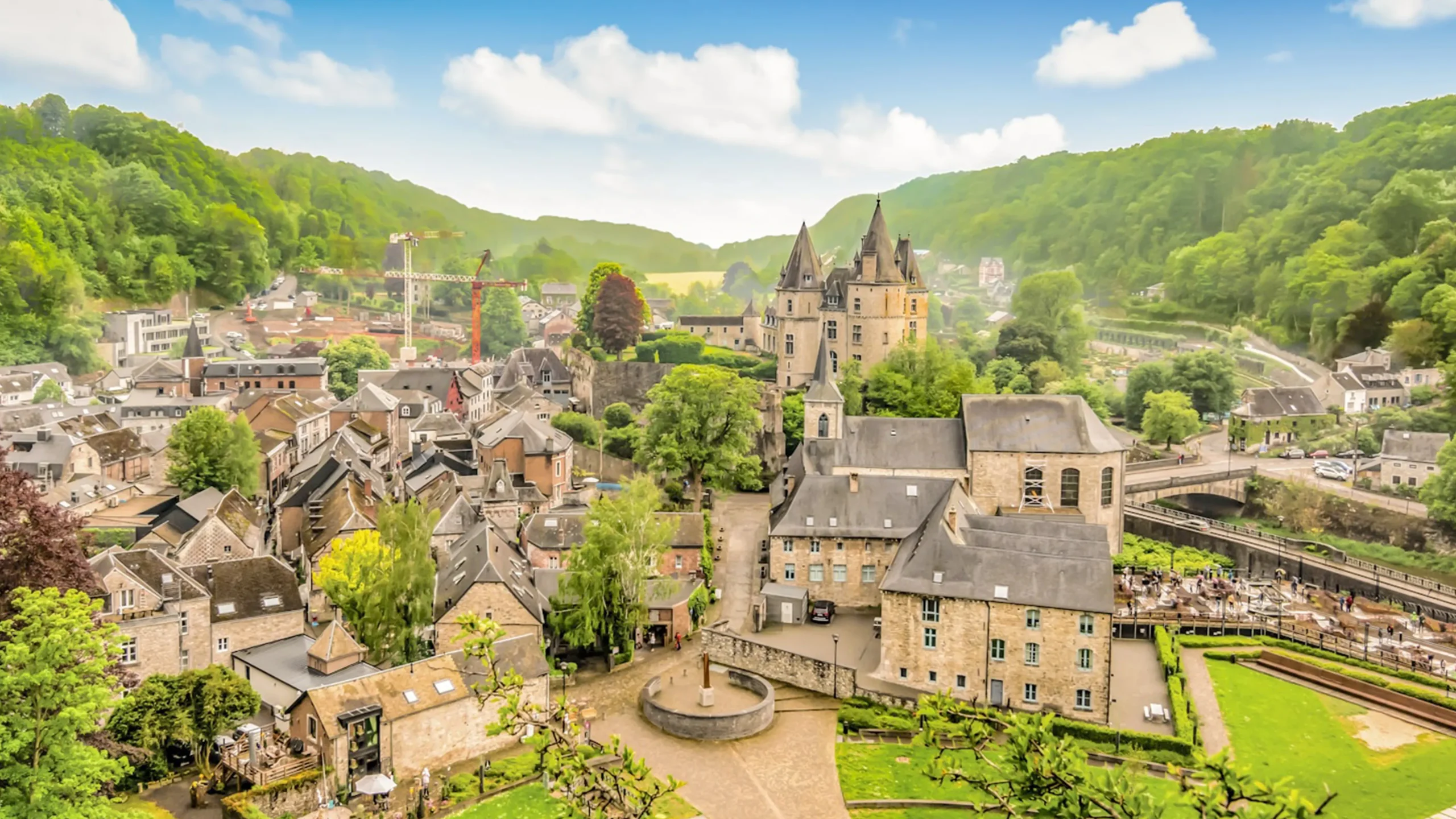 Durbuy, les terrasses de durbuy, james the bnb butler Durbuy, Durbuy, luxe vakantiehuis Durbuy, villa huren Durbuy, luxe vakantiewoning Durbuy, vakantievilla Durbuy met sauna, vakantiehuis Durbuy met jacuzzi, vakantiehuis Durbuy met privézwembad, Durbuy luxe chalet huren, vakantiehuis Durbuy voor 8 personen, groepsaccommodatie Durbuy luxe, romantisch weekend Durbuy luxe huis, vakantiehuis Ardennen Durbuy, vakantiehuis Barvaux Durbuy, vakantiehuis dicht bij Durbuy centrum, vakantiehuis nabij Ourthe Durbuy, vakantiehuis Durbuy met parkeerplaats, huisdiervriendelijk vakantiehuis Durbuy, vakantiehuis Durbuy met openhaard, luxe familiehuis Durbuy, wellness vakantiehuis Durbuy, vakantiehuis Durbuy met sauna en jacuzzi, goedkoop luxe vakantiehuis Durbuy, weekendje weg Durbuy luxe villa, luxe accommodatie Durbuy voor groepen, vakantiehuis Durbuy met babybed en faciliteiten, exclusieve vakantievilla Durbuy boeken, wat te doen in Durbuy, beste restaurants Durbuy overnachting, Durbuy bezienswaardigheden luxe verblijf, tips voor een luxe weekend in Durbuy, beste tijd om Durbuy te bezoeken verblijfsadvies